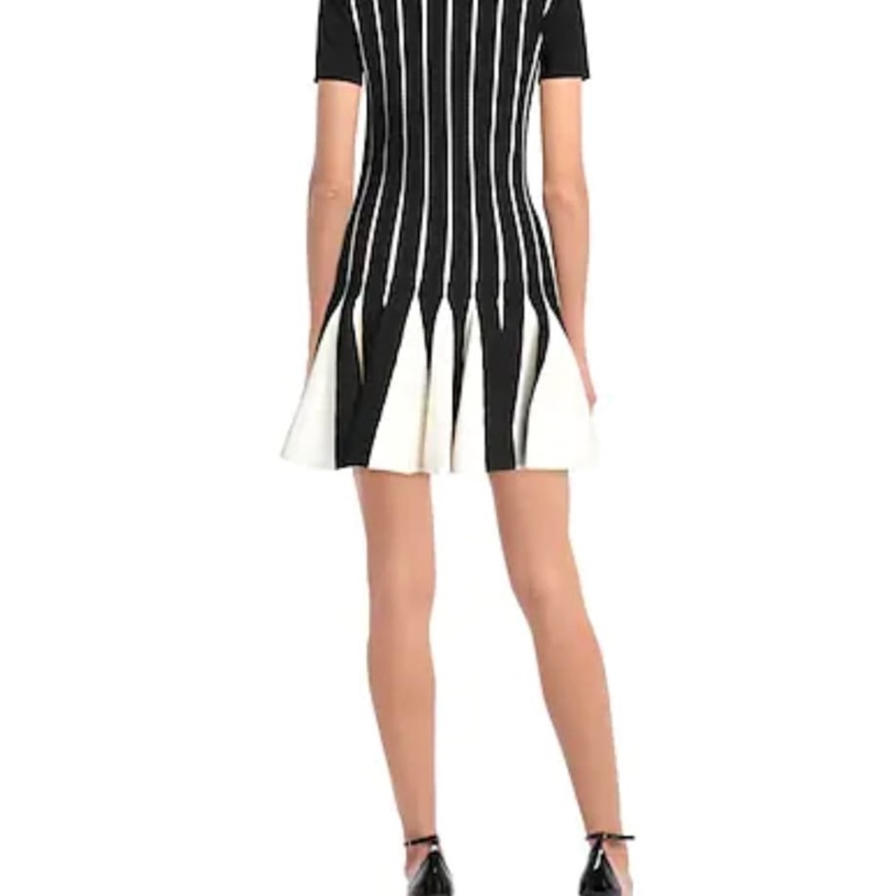 Weekend sale ⭐️⭐️⭐️ VALENTINO black and white dress - Picture 13 of 14